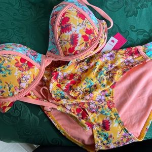 Cute floral xhilaration suite